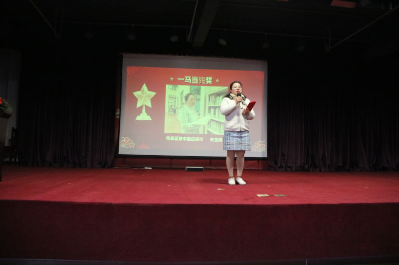 一馬當(dāng)先.JPG
